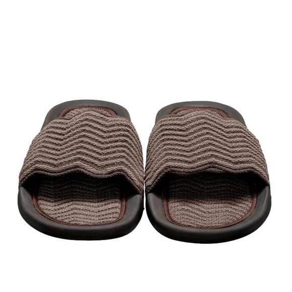 NEW APL men's techloom zigzag slides in chocolate/almond